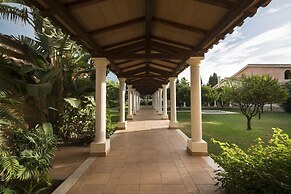 Lantana Resort Hotel & Apartments