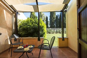 Lantana Resort Hotel & Apartments