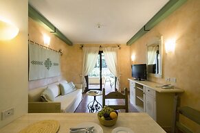 Lantana Resort Hotel & Apartments