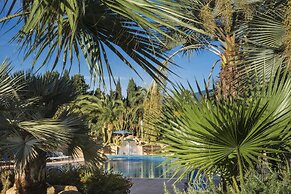 Lantana Resort Hotel & Apartments