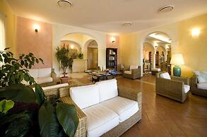 Lantana Resort Hotel & Apartments