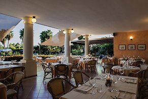 Lantana Resort Hotel & Apartments
