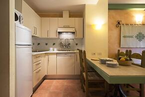 Lantana Resort Hotel & Apartments