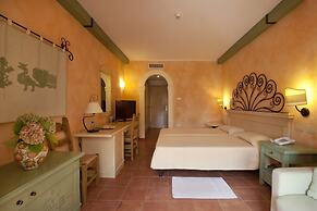 Lantana Resort Hotel & Apartments