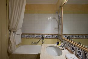 Lantana Resort Hotel & Apartments