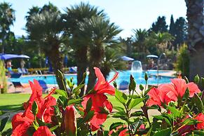 Lantana Resort Hotel & Apartments