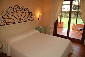 Lantana Resort Hotel & Apartments