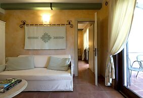 Lantana Resort Hotel & Apartments