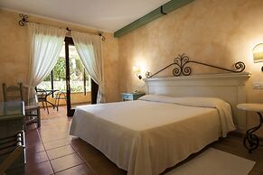 Lantana Resort Hotel & Apartments