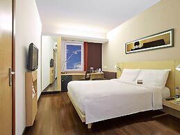 ibis Gurgaon Golf Course Road Hotel