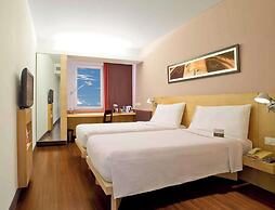 ibis Gurgaon Golf Course Road Hotel