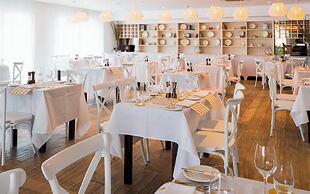 St Moritz Hotel