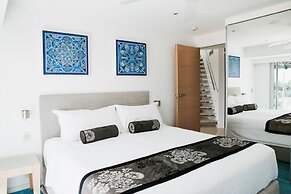 Netanya Noosa Beachfront Resort