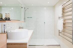 Netanya Noosa Beachfront Resort
