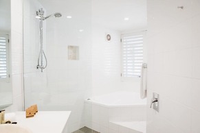 Netanya Noosa Beachfront Resort