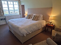 Collaven Manor Hotel