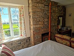 Collaven Manor Hotel