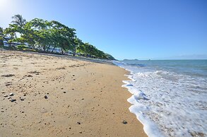 Roydon Beachfront Apartments
