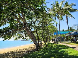 Roydon Beachfront Apartments