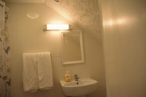Crown Lodge Guest House