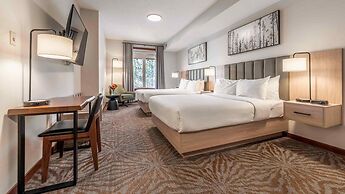Blackstone Mountain Lodge by CLIQUE