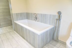 Whalesong Hotel & Spa