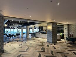 Waterfront Southport Hotel