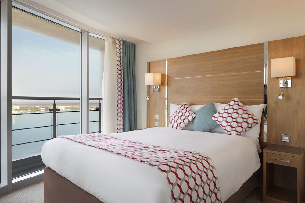 Waterfront Southport Hotel