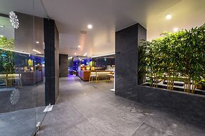 Ajax Hotel