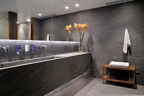 Ajax Hotel