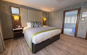 The Valley Hotel & Carriage Gardens