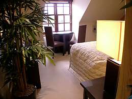 Albert Hotel