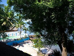 Las Flores Country & Beachside Hotel
