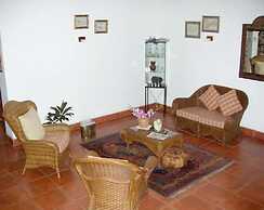 Las Flores Country & Beachside Hotel