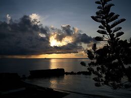 Las Flores Country & Beachside Hotel