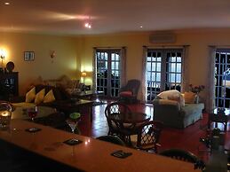 Las Flores Country & Beachside Hotel