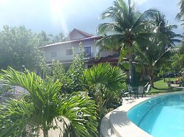 Las Flores Country & Beachside Hotel