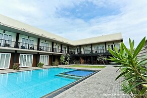 Golden Star Beach Hotel