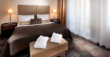 THE HOTEL FITZGERALD