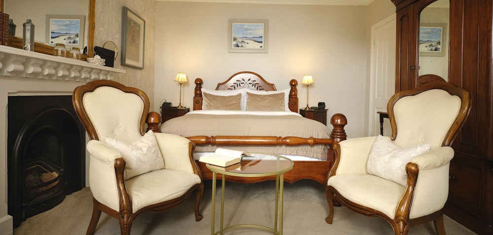 Highcliffe House