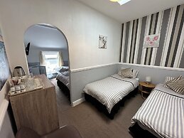 Tuxford House Hotel