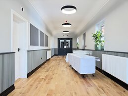 The Raven Hotel - Inn