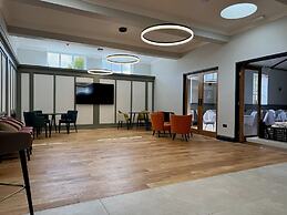 The Raven Hotel - Inn
