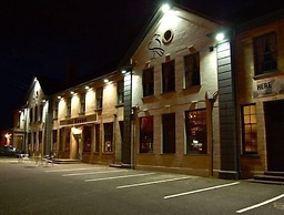 The Raven Hotel - Inn