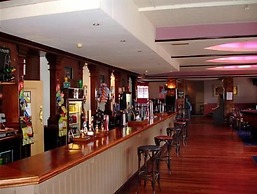 The Raven Hotel - Inn