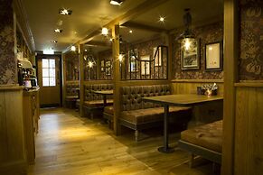 Queens Head Hotel