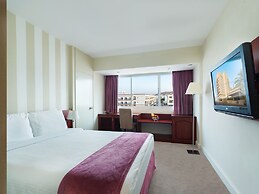 Al Falaj Hotel
