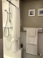 Bridge House Hotel