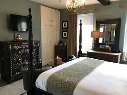 Bridge House Hotel