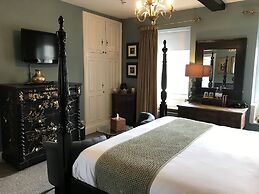 Bridge House Hotel